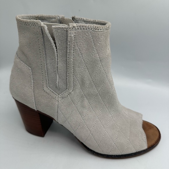 Toms Women’s Gray Leather Ankle Bootie Open Toes Size 8.5 - Picture 1 of 11